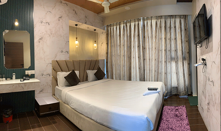 Hotel-Nidhivan-Deluxe-room